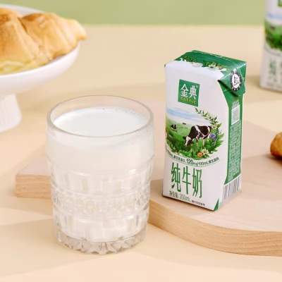 伊利金典高品质纯牛奶【200ml】*12盒*2箱整箱3.6g优质蛋白早餐